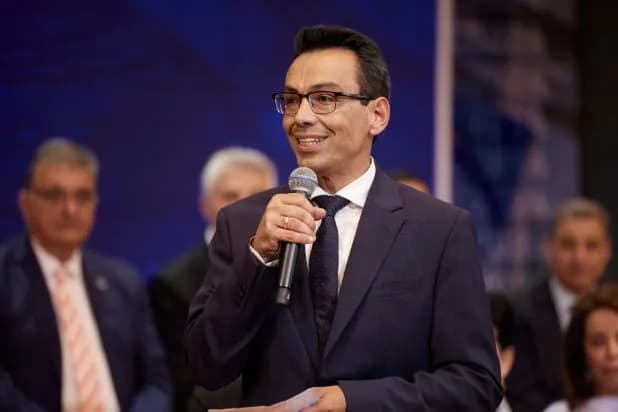 Ο Σέρμπος υπέβαλε παραίτηση από σύμβουλος Μητσοτάκη
