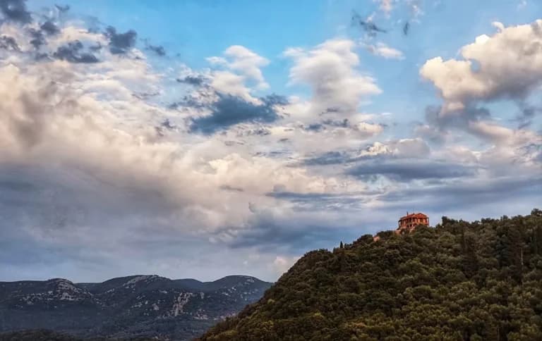 Καιρός: Ισχυροί βοριάδες αυξάνουν τον κίνδυνο πυρκαγιάς