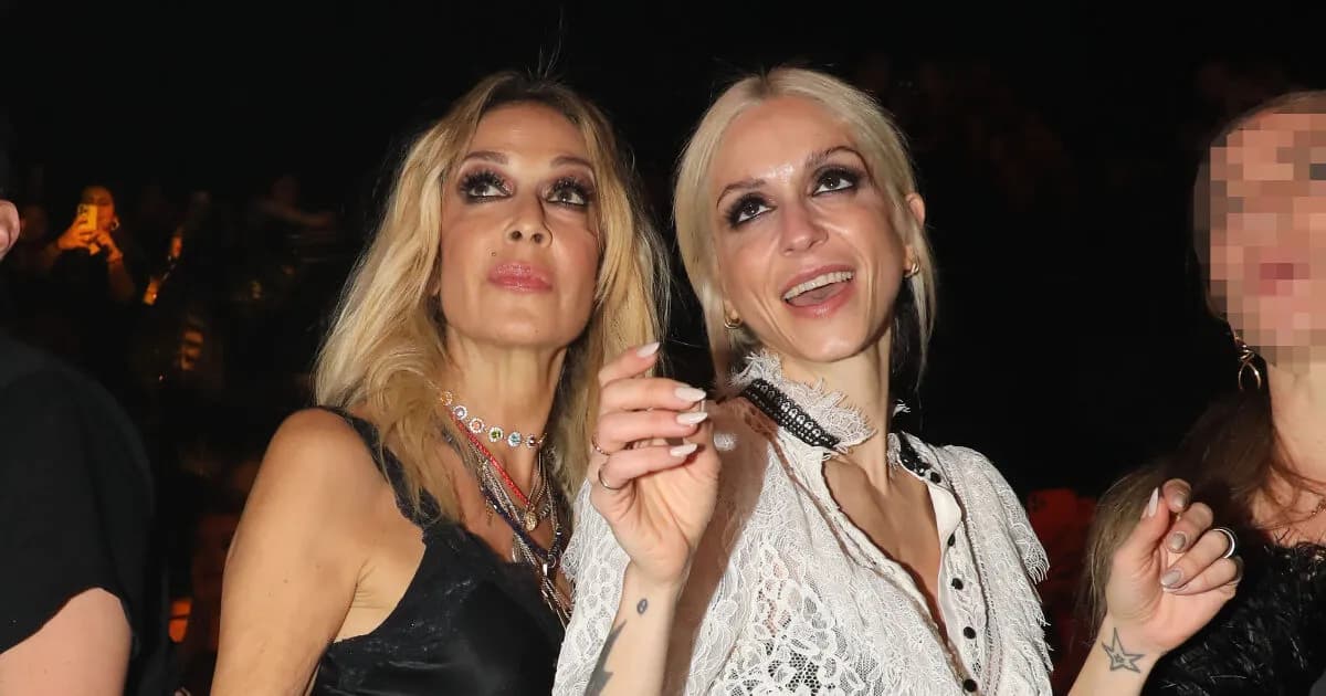 Η Άννα Βίσση Έκλεψε την Παράσταση σε Βίντεο της Σοφίας Καρβέλα