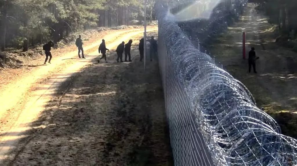 Η Λιθουανία εντόπισε μυστική σήραγγα μεταναστών στα σύνορα