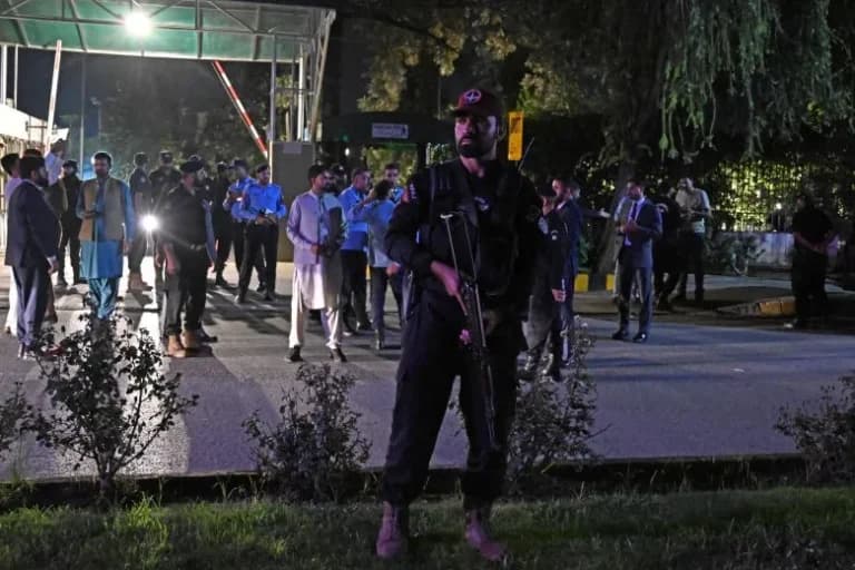 Ο Ιμράν Χαν μεταφέρθηκε σε νοσοκομείο στο Ισλαμαμπάντ