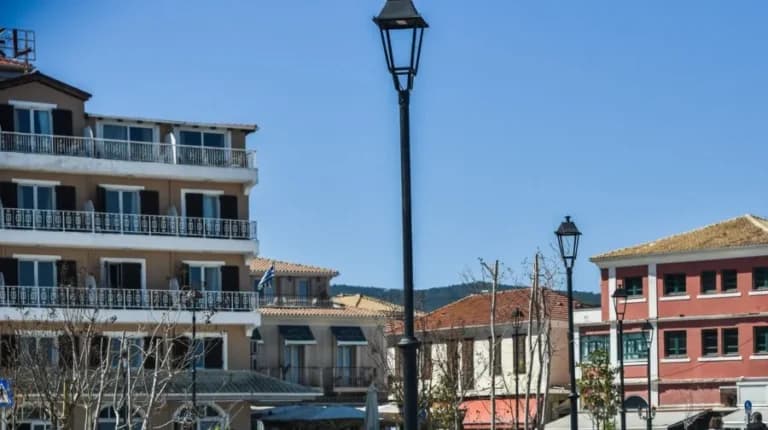 Βόμβα στη Λευκάδα: Έξι συλλήψεις, εντολή από φυλακές