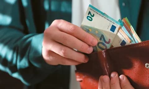Νέες αυξήσεις μισθών το 2027 από τις τριετίες   ποιους αφορούν
