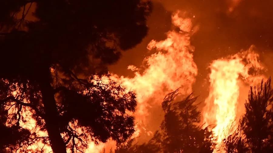 Ισχυρό μελτέμι στην Ελλάδα με ριπές έως 150 χλμ/ώρα