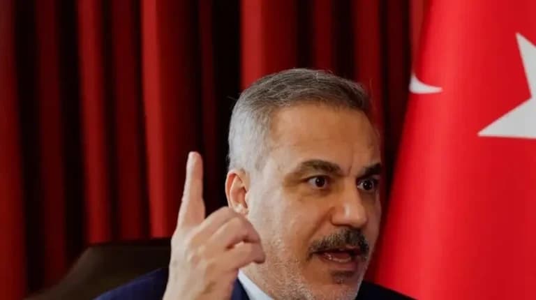Ο Φιντάν: Ο τουρκικός στρατός «εγγυητής» στην Κύπρο
