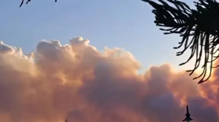 Η Σκύρος καίγεται: Δύσκολη νύχτα με ανέμους 7 μποφόρ