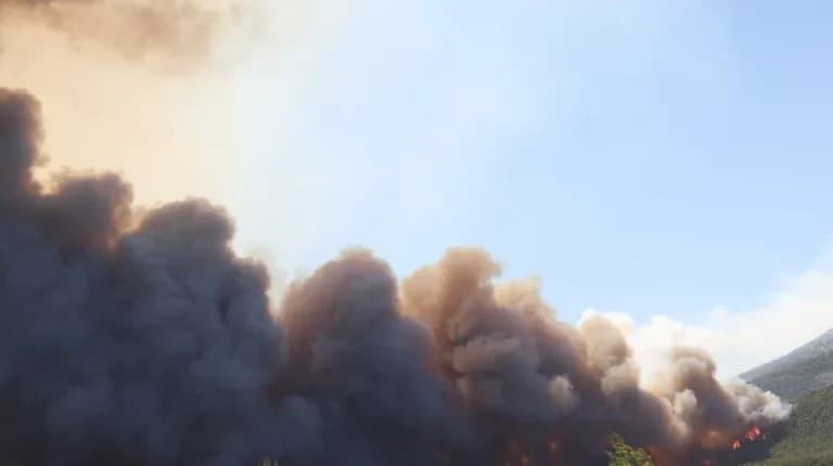 Πότε εξασθενούν οι άνεμοι που τροφοδοτούν τις φωτιές