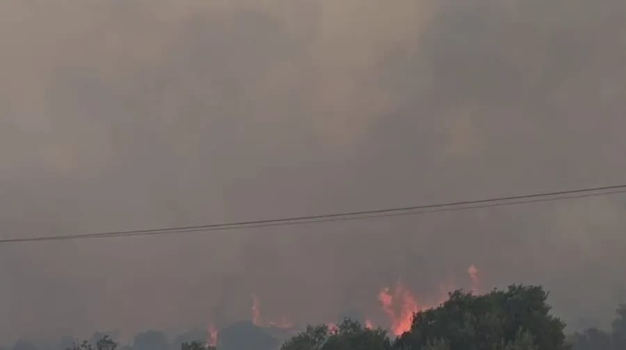 Μεγάλη φωτιά στον Κουβαρά: Εκκένωση στον Άγιο Στυλιανό