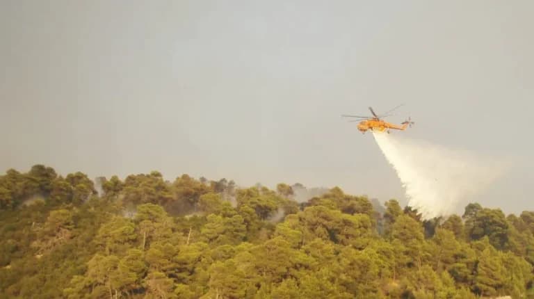 Φωτιά στη Σκύρο: Εκκενώθηκε ο Άγιος Φωκάς
