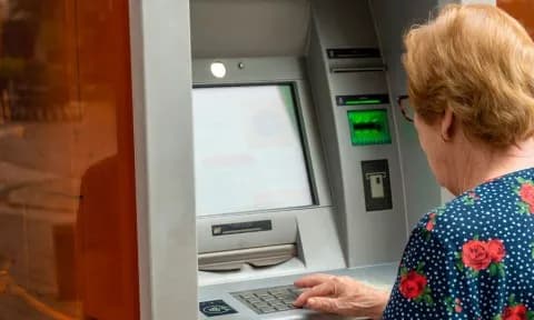 Έκτακτη ενίσχυση έως 446 ευρώ για τους συνταξιούχους στη ΔΕΘ