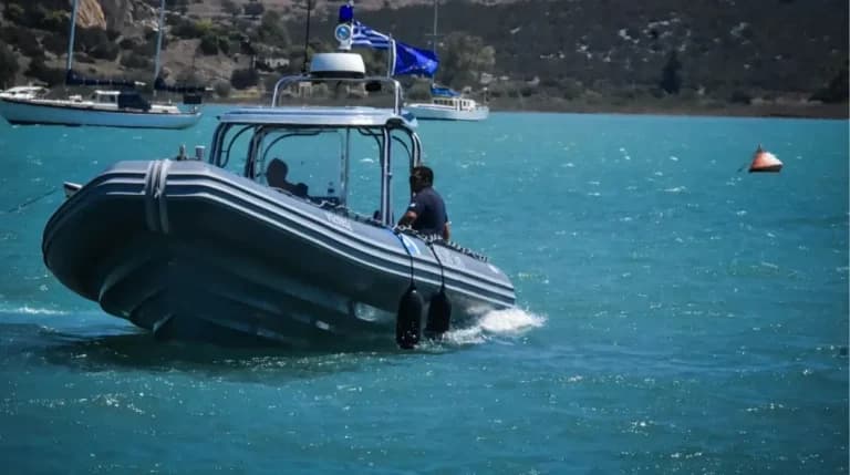Φωτιά σε ταχύπλοο στο Πόρτο Ράφτη   Διασώθηκε ο επιβαίνων