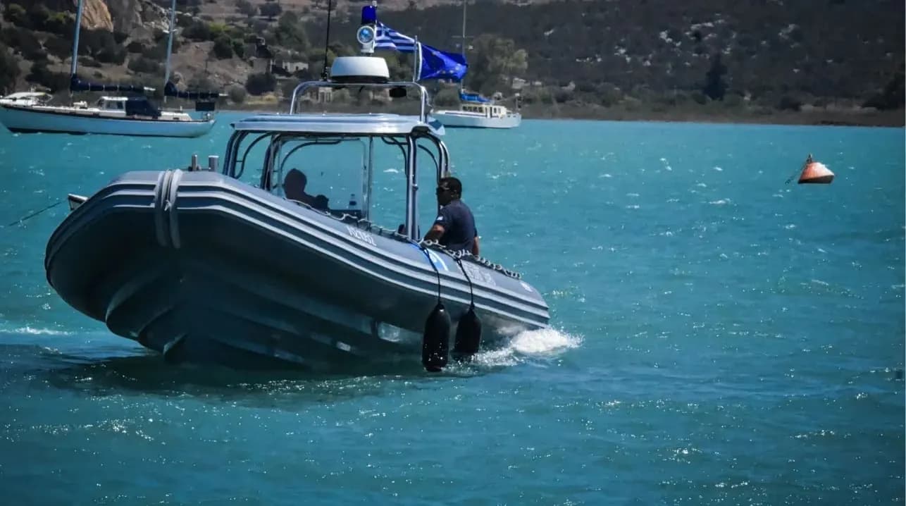 Φωτιά σε ταχύπλοο στο Πόρτο Ράφτη   Διασώθηκε ο επιβαίνων