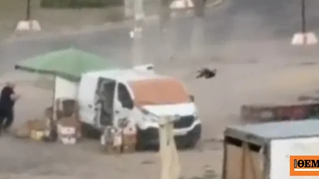 Ο Ζελένσκι καταγγέλλει ρωσικό drone να κυνηγά άμαχο στη Χερσώνα