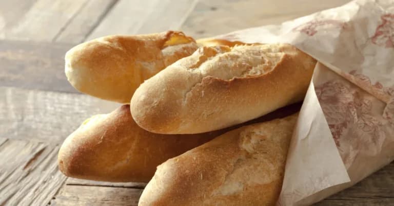 Η αυθεντική συνταγή για γαλλική μπαγκέτα με τραγανή κρούστα