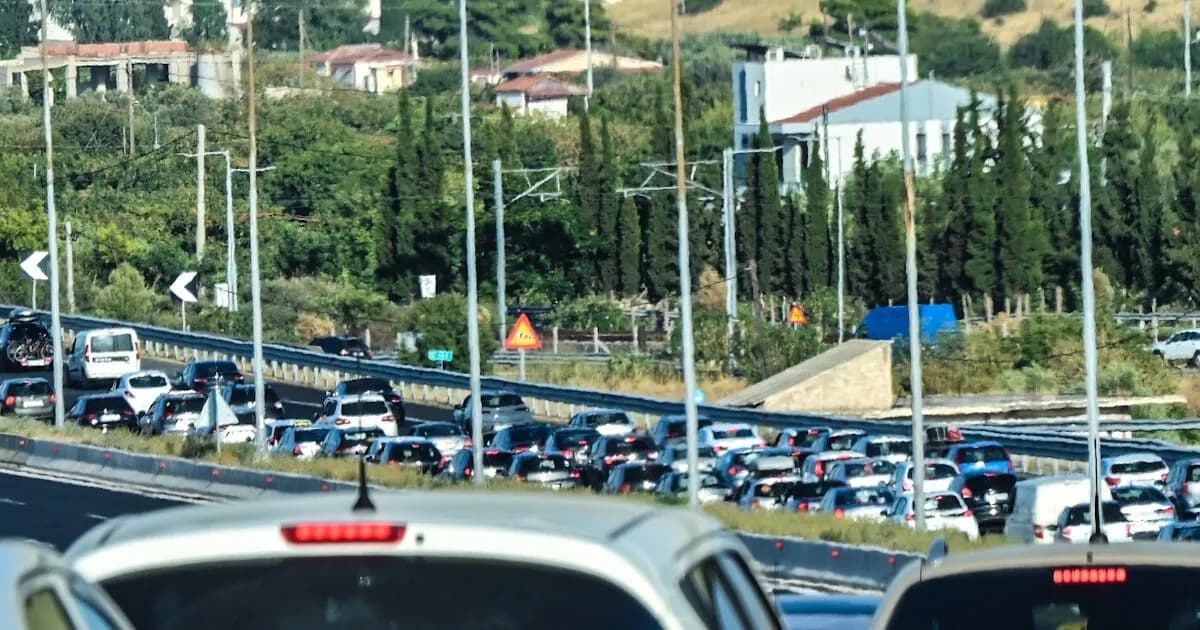 Μποτιλιάρισμα στην Αθηνών-Κορίνθου: Ουρές σε Κινέτα και Μέγαρα
