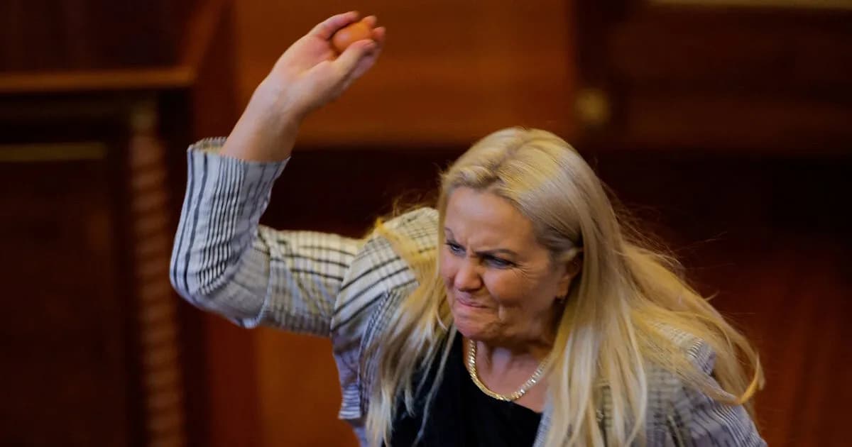 Ο Κούρτι δέχτηκε επίθεση με αυγά στη Βουλή του Κοσόβου