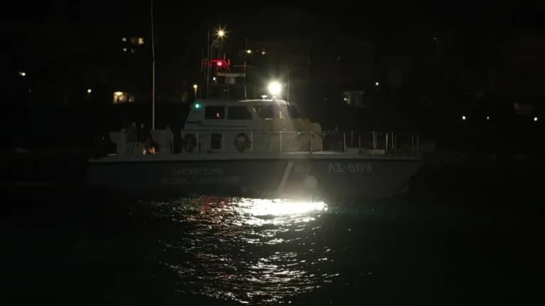 Το Λιμενικό διασώζει ακυβέρνητο ιστιοφόρο στη Σύμη