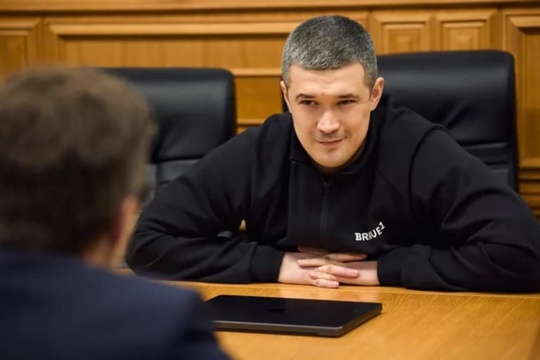 Ο πρώην υπουργός Φεντόροφ ζητά δρόμο για εκλογές στην Ουκρανία