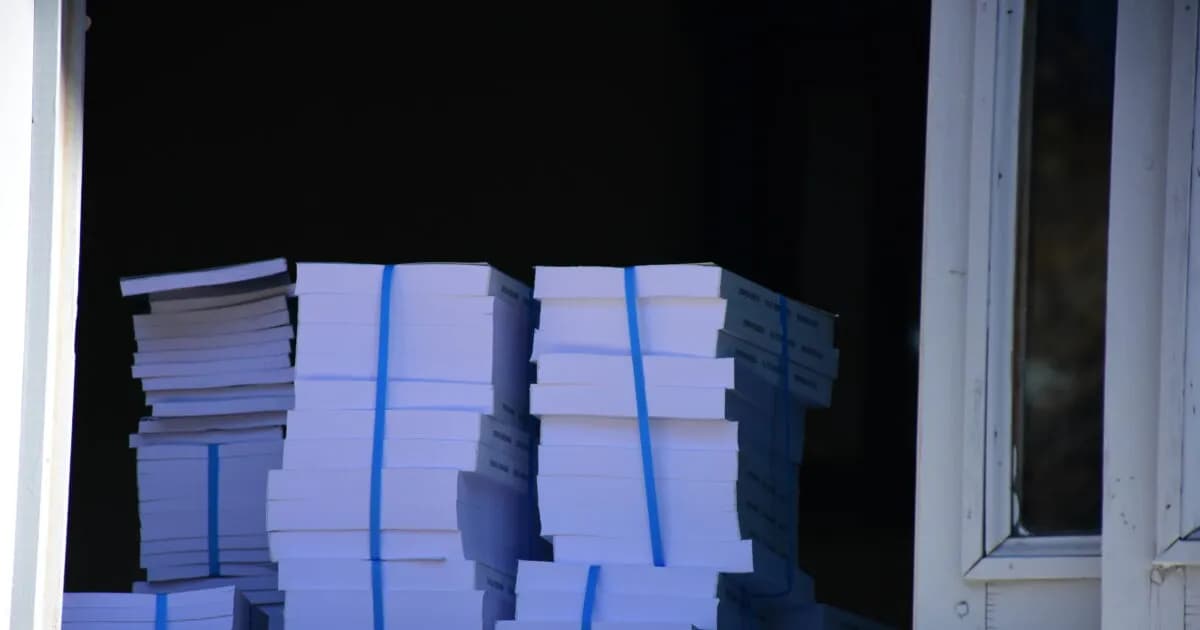 Σάλος με τα σχολικά βιβλία Δημοτικού: απαντά το Υπουργείο