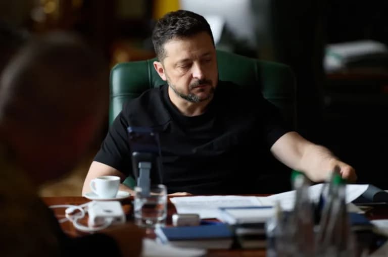 Ο Ζελένσκι προειδοποιεί: Κλείνει ο ρωσικός εναέριος χώρος
