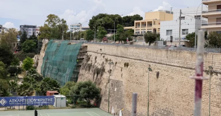 Πέθανε ο 54χρονος που έπεσε από τα Ενετικά Τείχη στο Ηράκλειο