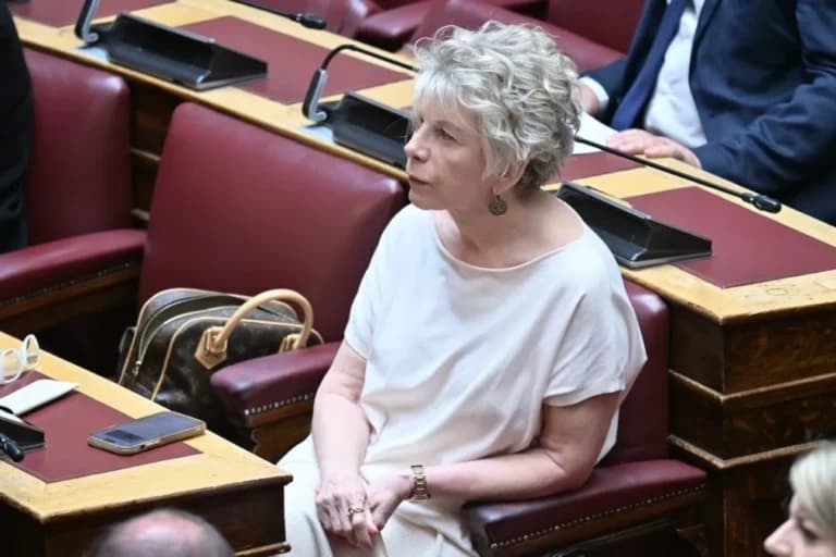 Η Έλενα Ακρίτα δεν εξελέγη αντιπρόεδρος της Βουλής