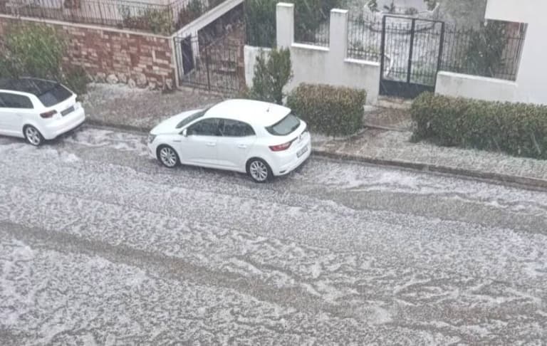 Χαλαζόπτωση στο Αγρίνιο: Δρόμοι μετατράπηκαν σε ποτάμια