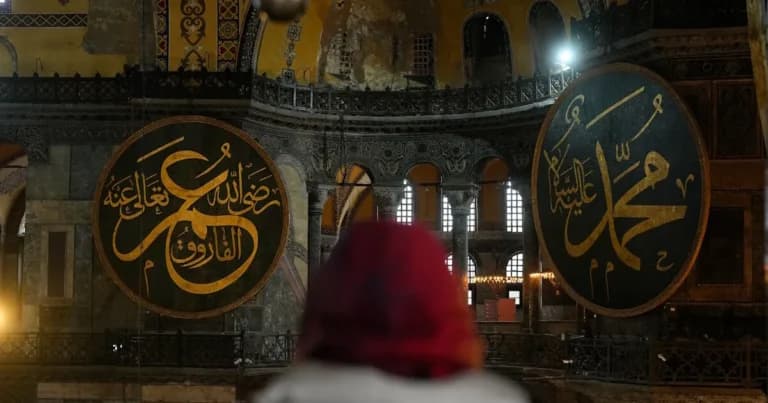 Ο Τούρκος υπουργός επιβεβαιώνει σήραγγες Αγίας Σοφίας 9 χλμ.