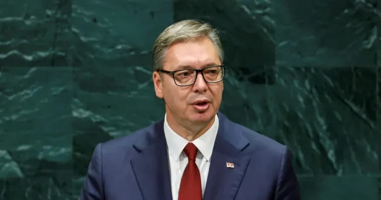 Ο Βούτσιτς παραιτήθηκε από την προεδρία της Σερβίας