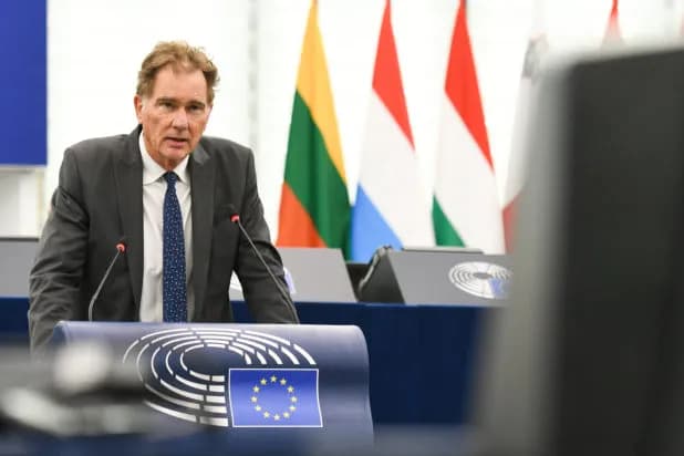 Η Μέτσολα ανακοίνωσε αίτημα άρσης ασυλίας Παπανδρέου