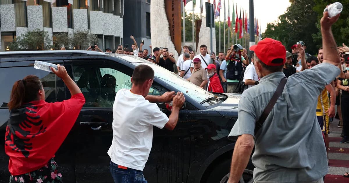 Η Αλβανία φλέγεται: 101η ημέρα διαδηλώσεων στα Τίρανα