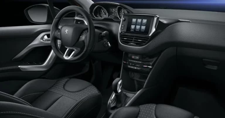 Το Peugeot 208 ιδανική επιλογή για νέους οδηγούς