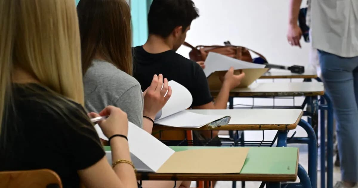 Η Ζαχαράκη ανοίγει διάλογο για το Εθνικό Απολυτήριο
