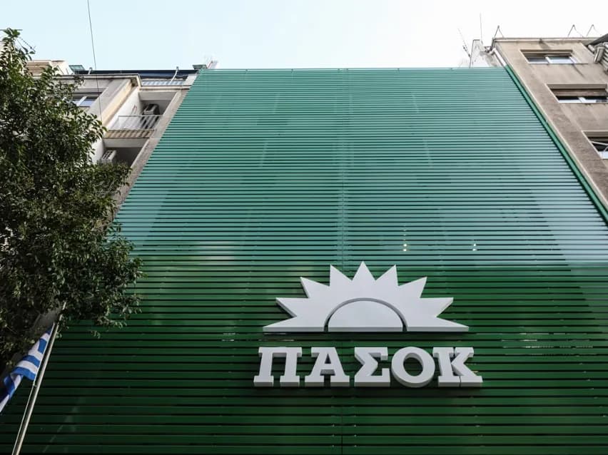 Το ΠΑΣΟΚ κατά Τσίπρα: «Πολιτική παρθενογένεση»