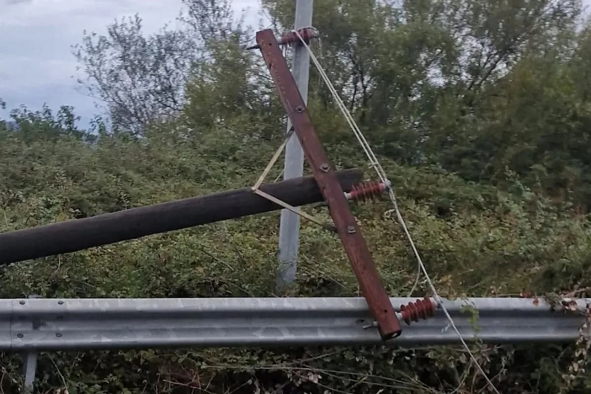 Ο ανεμοστρόβιλος στην Πάργα αφήνει οκτώ χωριά δίχως ρεύμα