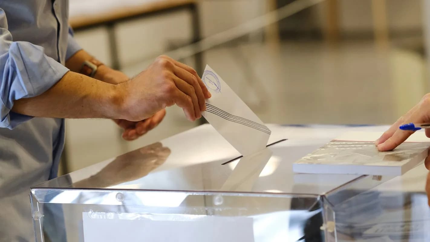 Δημοσκοπήσεις μετά τη ΔΕΘ: Η ΝΔ προηγείται της ΕΛΑΣ