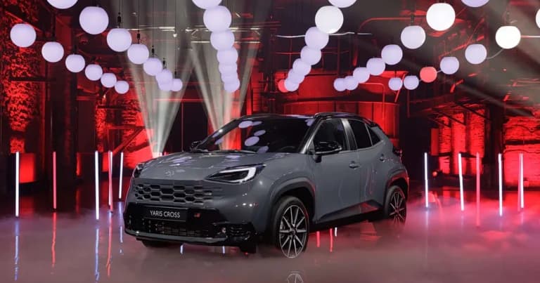 Το Toyota Yaris Cross αποκτά νέο πρόσωπο και τιμές