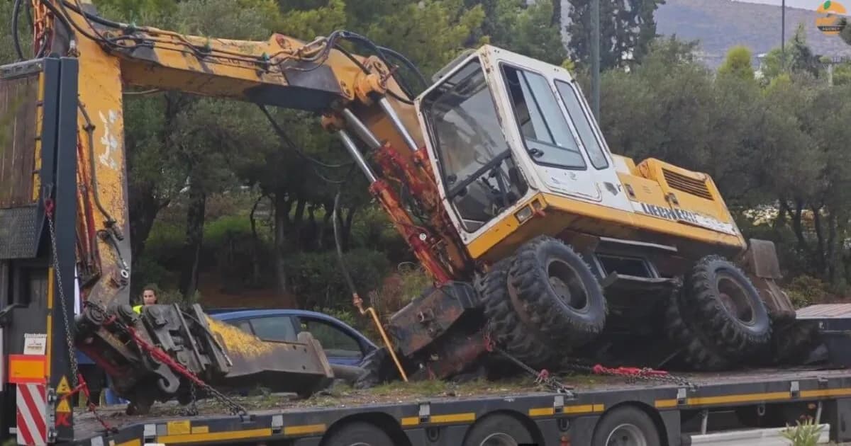 Ατύχημα στη Βουλιαγμένης: Ανατράπηκε φορτηγό στο Ελληνικό