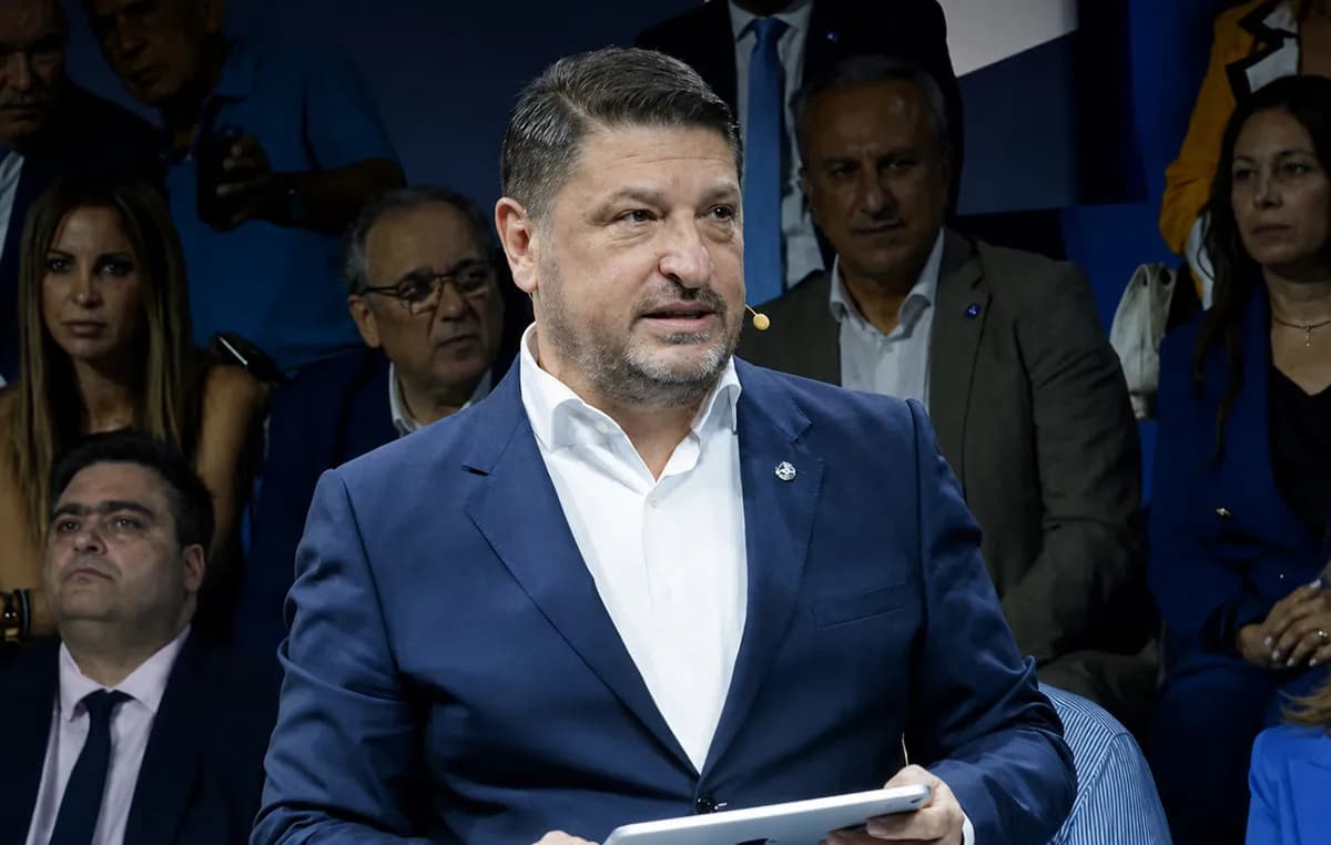 Ο Χαρδαλιάς ακυρώνει το πρόγραμμα στη ΔΕΘ για F-4 Phantom