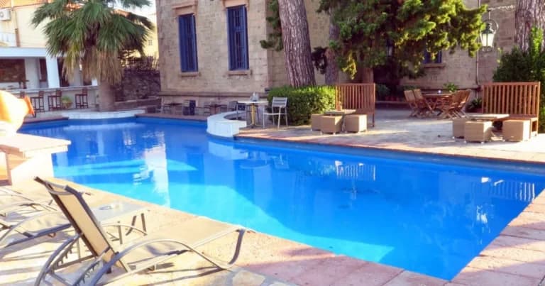 Κρίσιμη η κατάσταση 4χρονου παιδιού σε πισίνα στην Ανάβυσσο