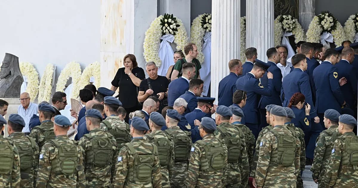 Συγκίνηση στην κηδεία του επισμηναγού Γιάννη Μπλέσια