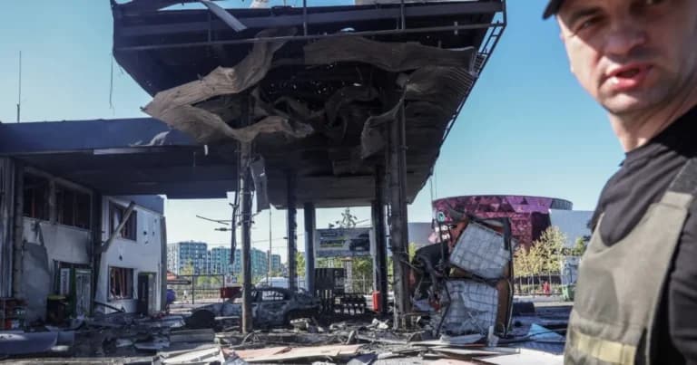 Η Ρωσία εντείνει τα πλήγματα στο Κίεβο πριν τις εκλογές
