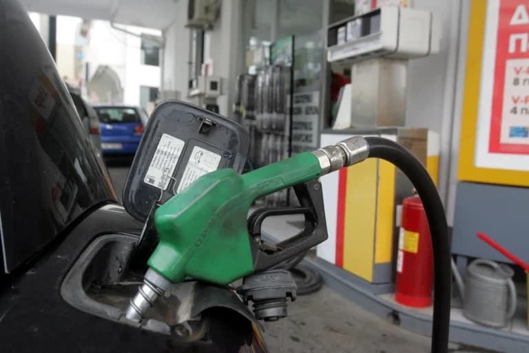 Η κυβέρνηση εξετάζει μείωση ΕΦΚ καυσίμων για τον χειμώνα
