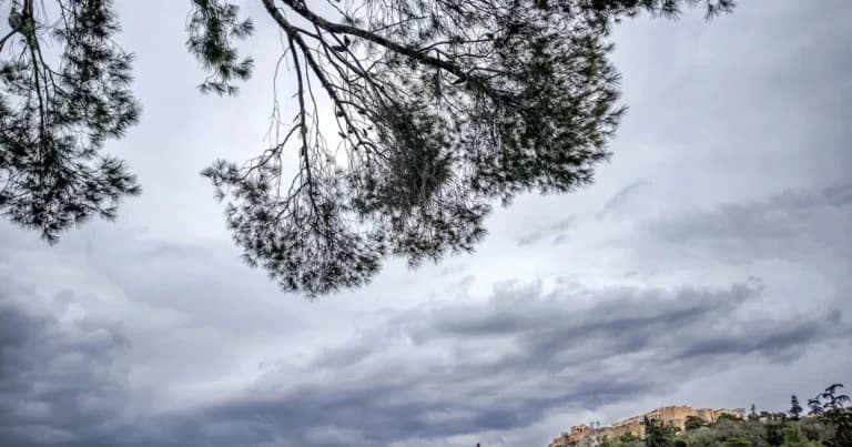 Καιρός: Επιστρέφουν οι βροχές, πτώση θερμοκρασίας