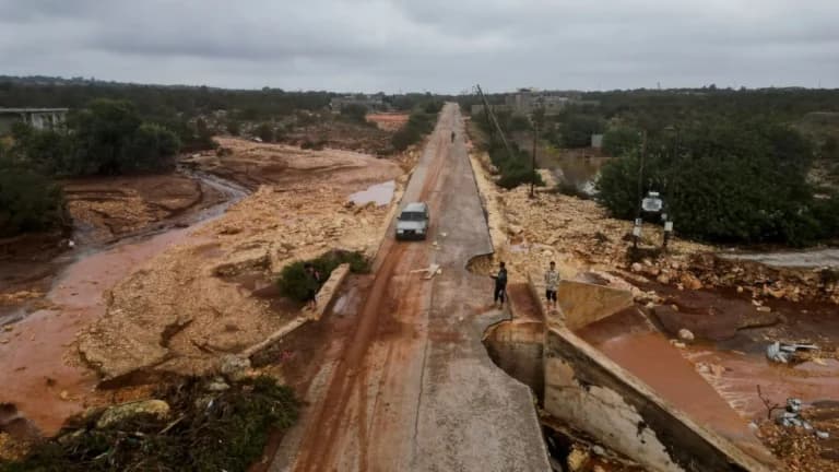 Καταρρακτώδεις βροχές πλήττουν τη δυτική Λιβύη με πλημμύρες