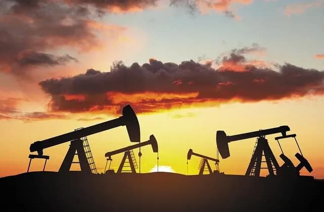 Πετρέλαιο πάνω από τα 107 δολάρια λόγω Μέσης Ανατολής