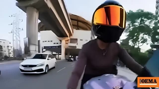 Η στιγμή που αυτοκίνητο χτυπά γυναίκα οδηγό μηχανής στην Ινδία