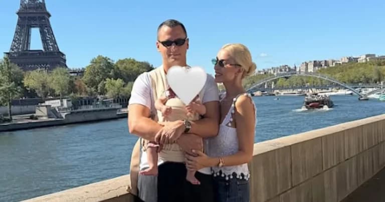 Η Κατερίνα Καινούργιου στο Παρίσι με την κόρη Ξένια