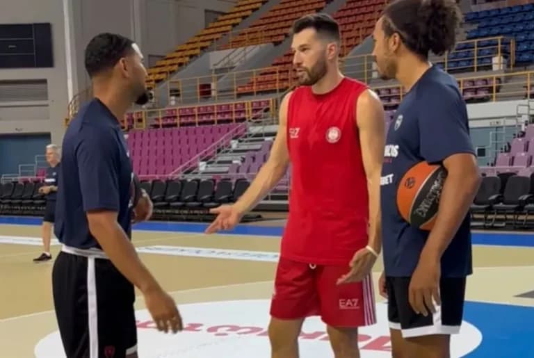 Ο Πουέρτα στην αποστολή του Ολυμπιακού για τον Βόλο