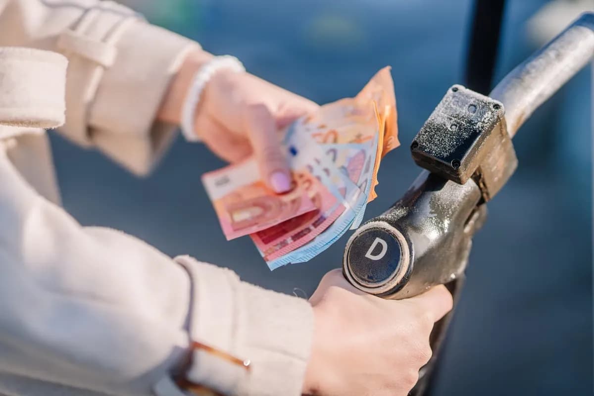 Η βενζίνη στα 2,10 ευρώ: Νέο σοκ στις τιμές καυσίμων